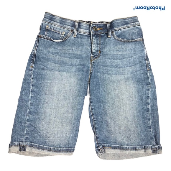Levi's Pants - Levi’s perfect waist Shorts